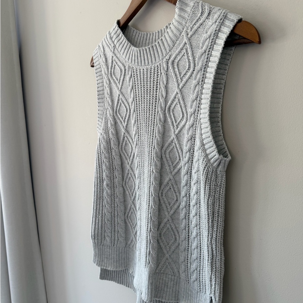 Joie Light Gray Cable Knit Crewneck Sweater Vest Size Medium - Picture 2 of 7